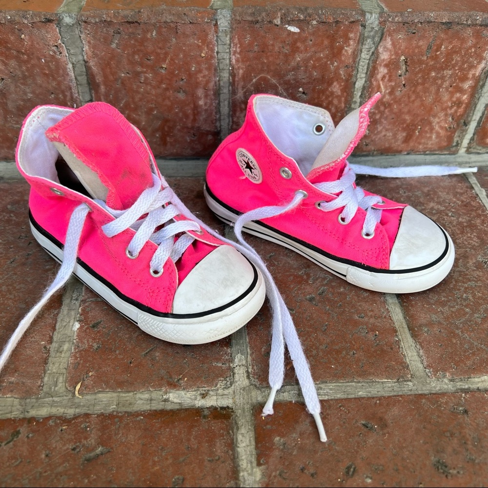 Toddler Hot Pink Hightop converse Chuck Taylor sneakers - sz 9
